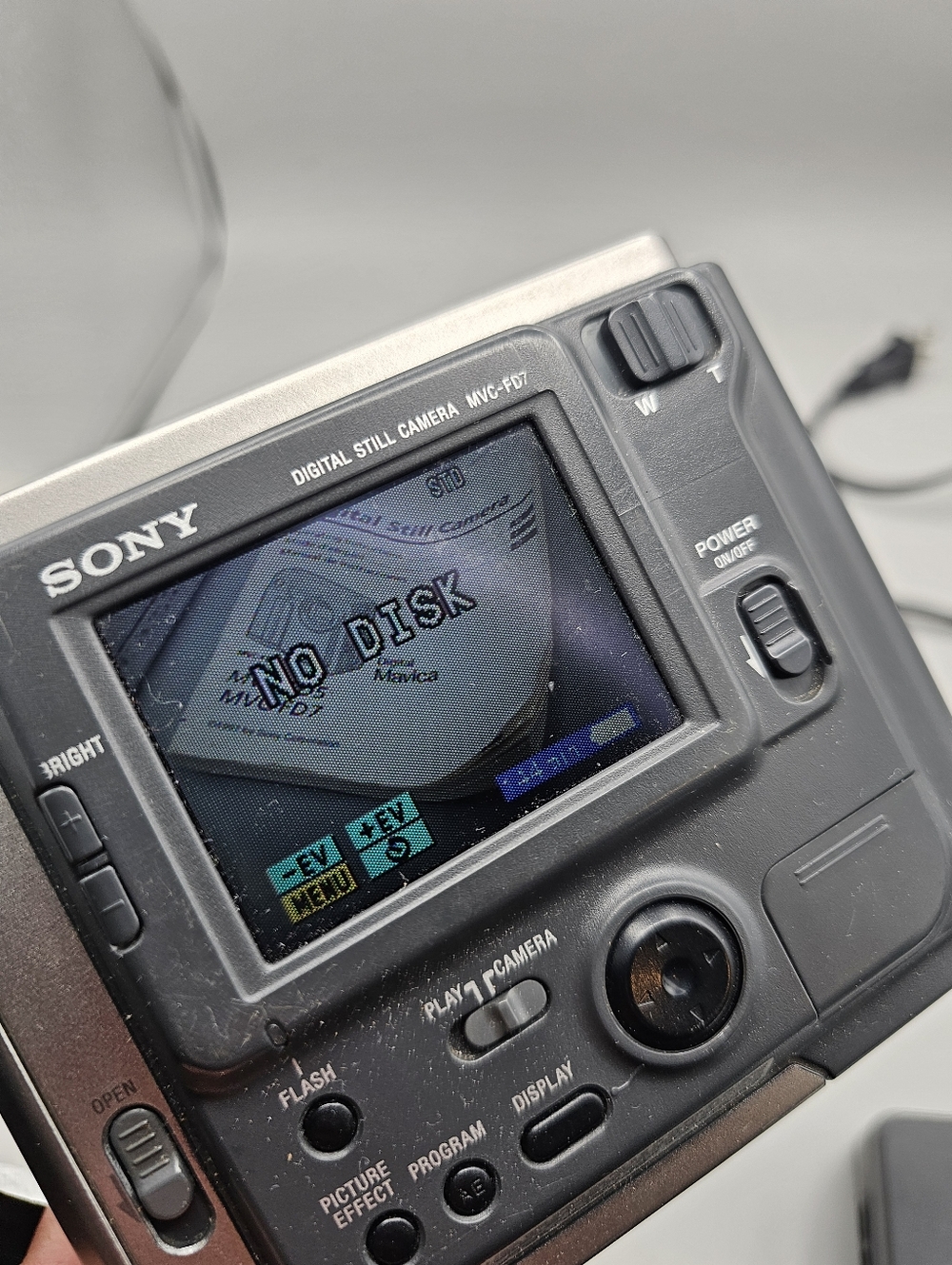 Sony Mavica MVC-FD7 Retro Floppy Disk Digital Camera 10x Zoom TESTED w/ Charger - Picture 13 of 14